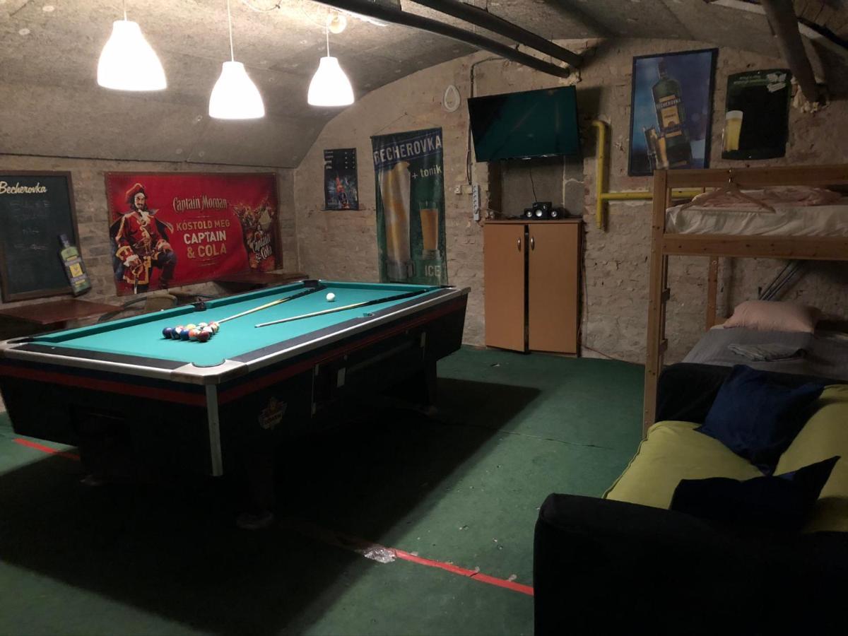 Whole Basement Former Pub2 For Stag Do, Men'S Cave Budapest Exterior photo